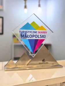 Pamiątkowa statuetka Turystyczne Skarby Małopolski, Nagroda dla najlepszej restauracji w Małopolsce.